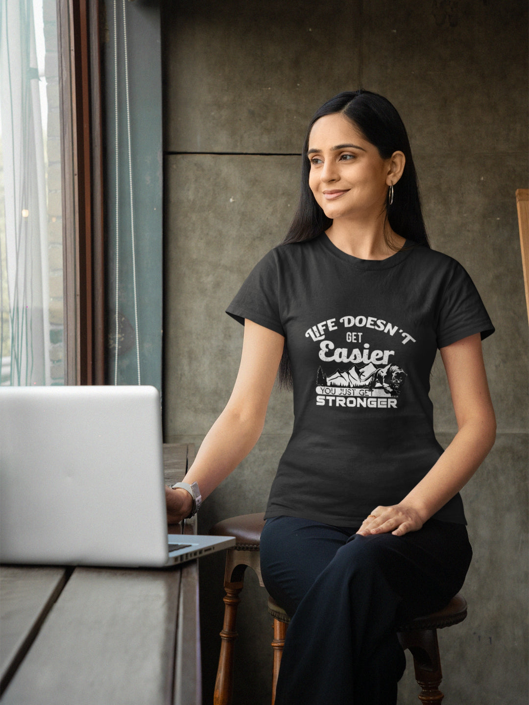 Life Doesn't Get Easier You Just Get Stronger Women's Printed T-shirt -