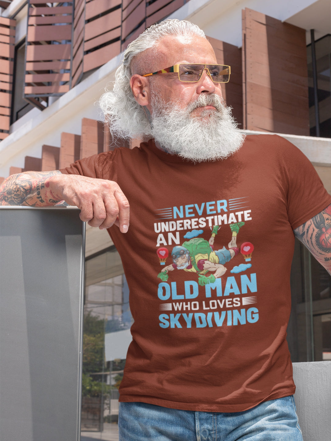 Never Underestimate An Old Man Who Loves Skydiving Men's Printed T-shirt -