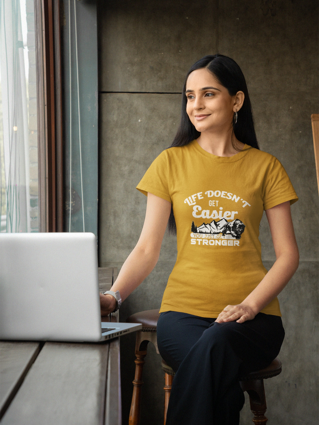 Life Doesn't Get Easier You Just Get Stronger Women's Printed T-shirt