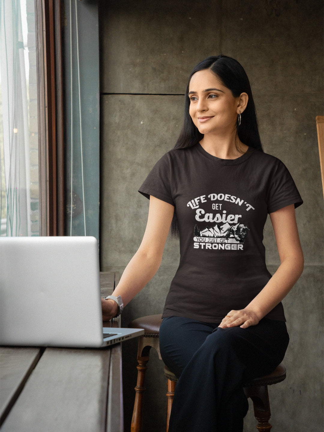 Life Doesn't Get Easier You Just Get Stronger Women's Printed T-shirt