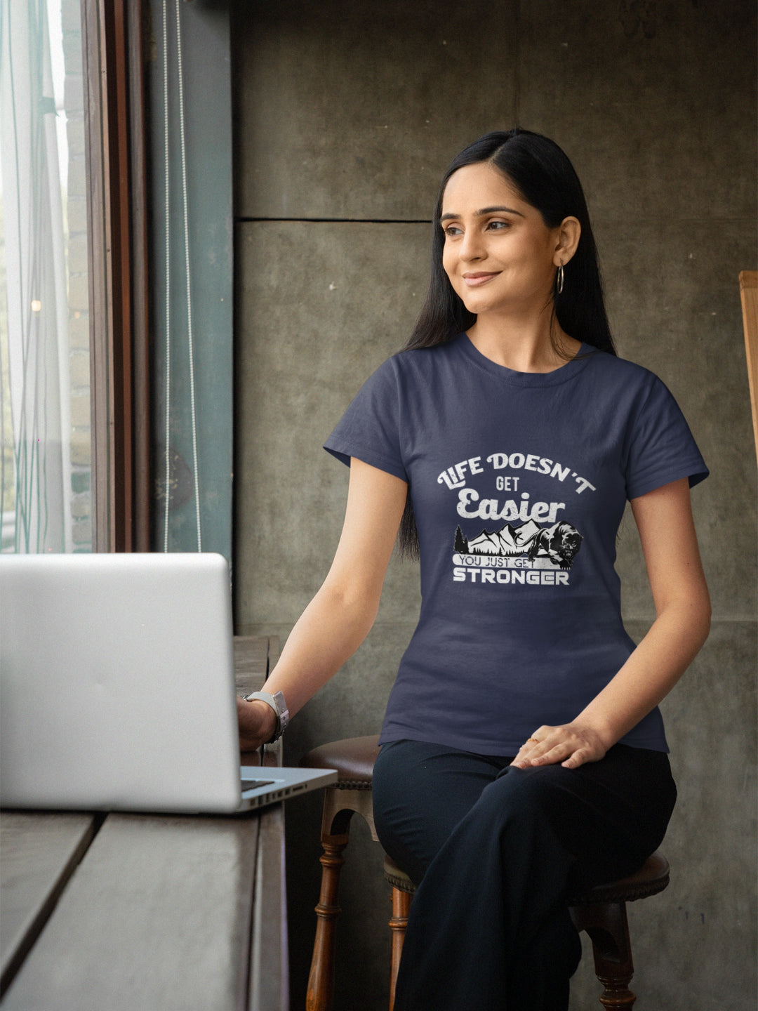 Life Doesn't Get Easier You Just Get Stronger Women's Printed T-shirt
