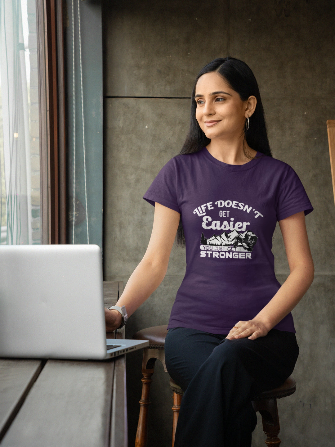 Life Doesn't Get Easier You Just Get Stronger Women's Printed T-shirt