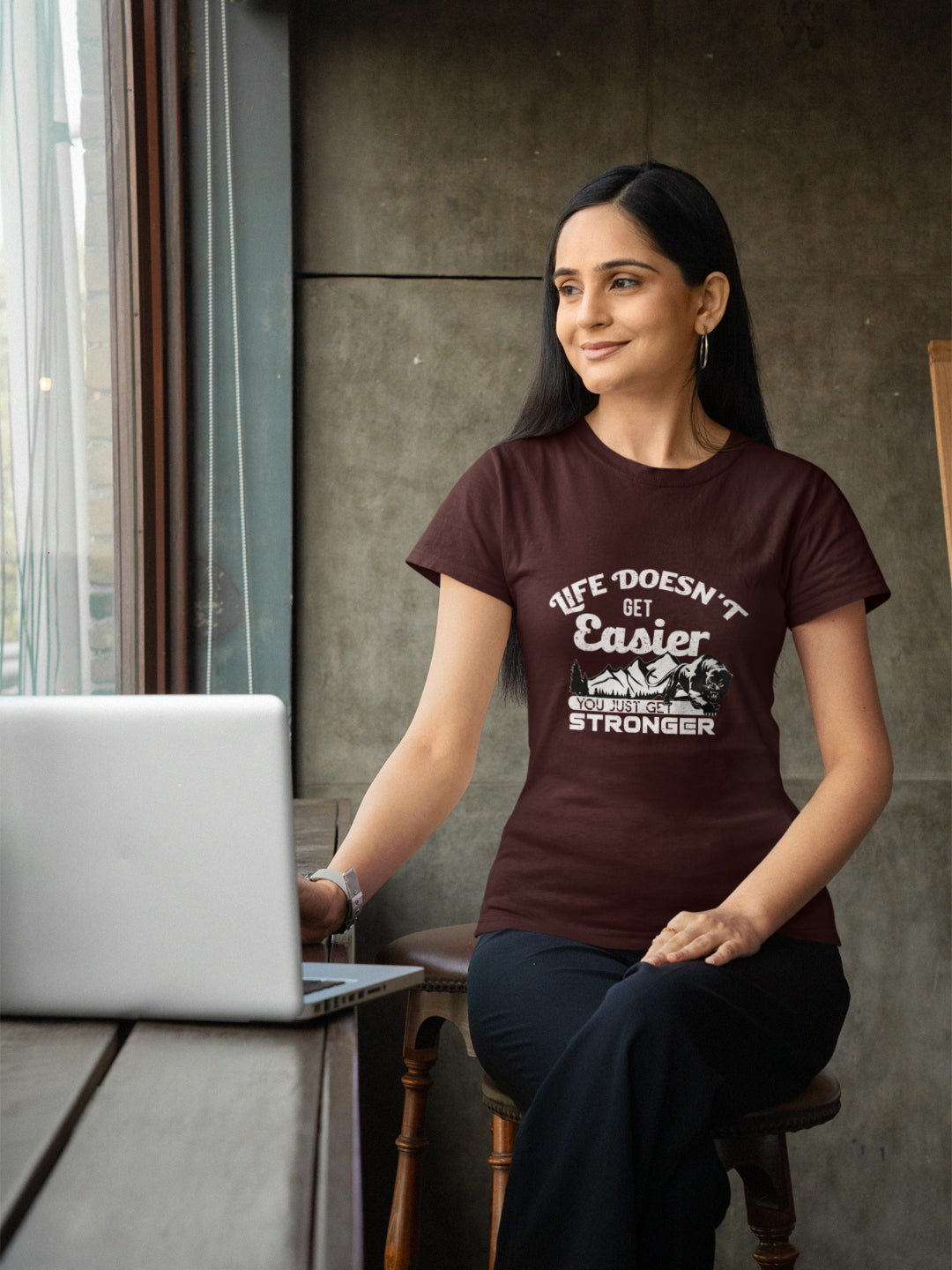 Life Doesn't Get Easier You Just Get Stronger Women's Printed T-shirt