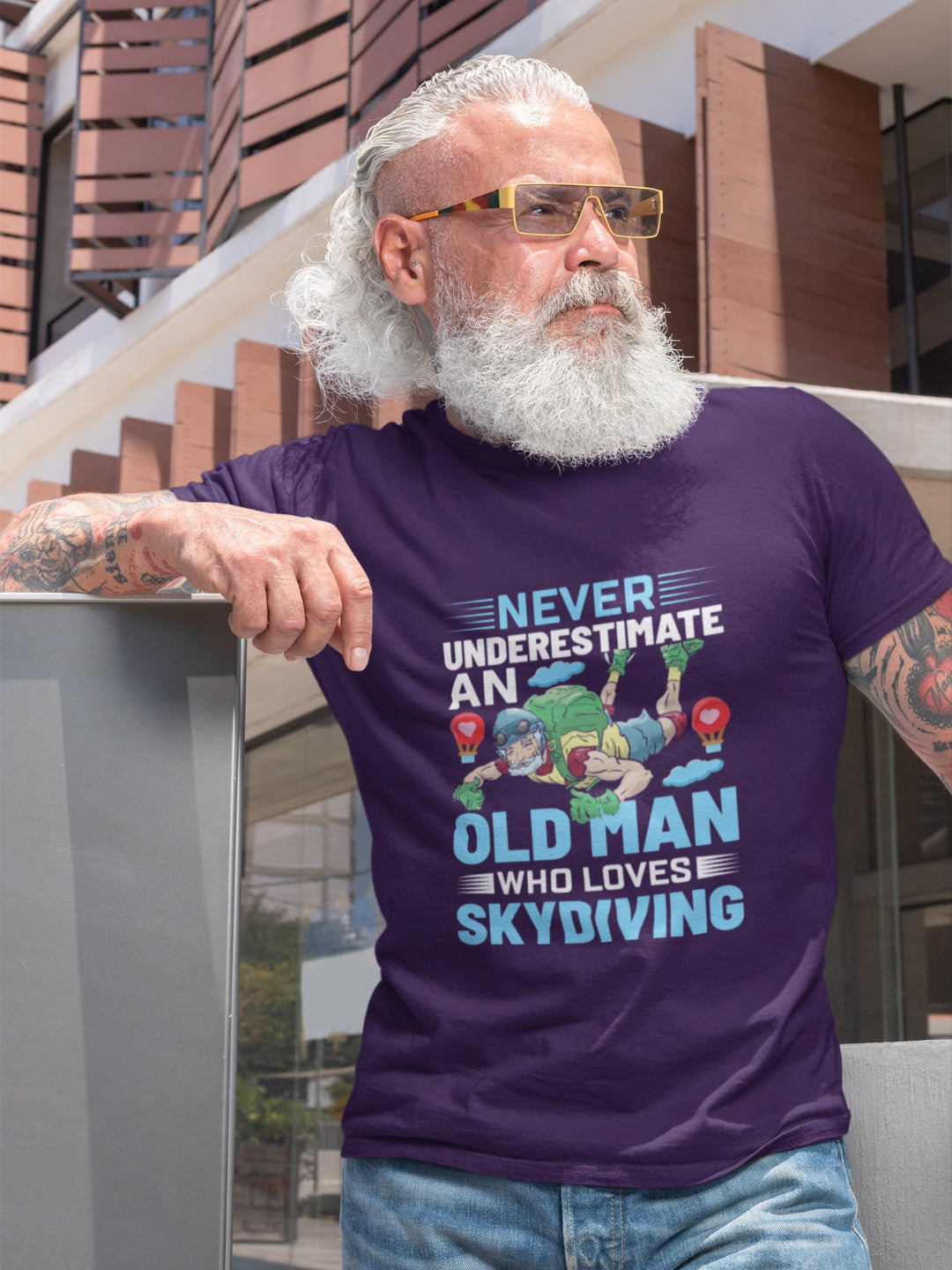 Never Underestimate An Old Man Who Loves Skydiving Men's Printed T-shirt