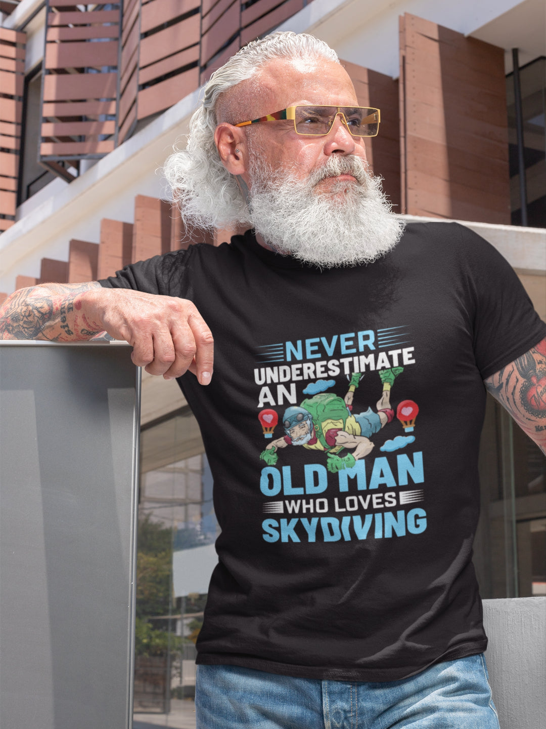 Never Underestimate An Old Man Who Loves Skydiving Men's Printed T-shirt