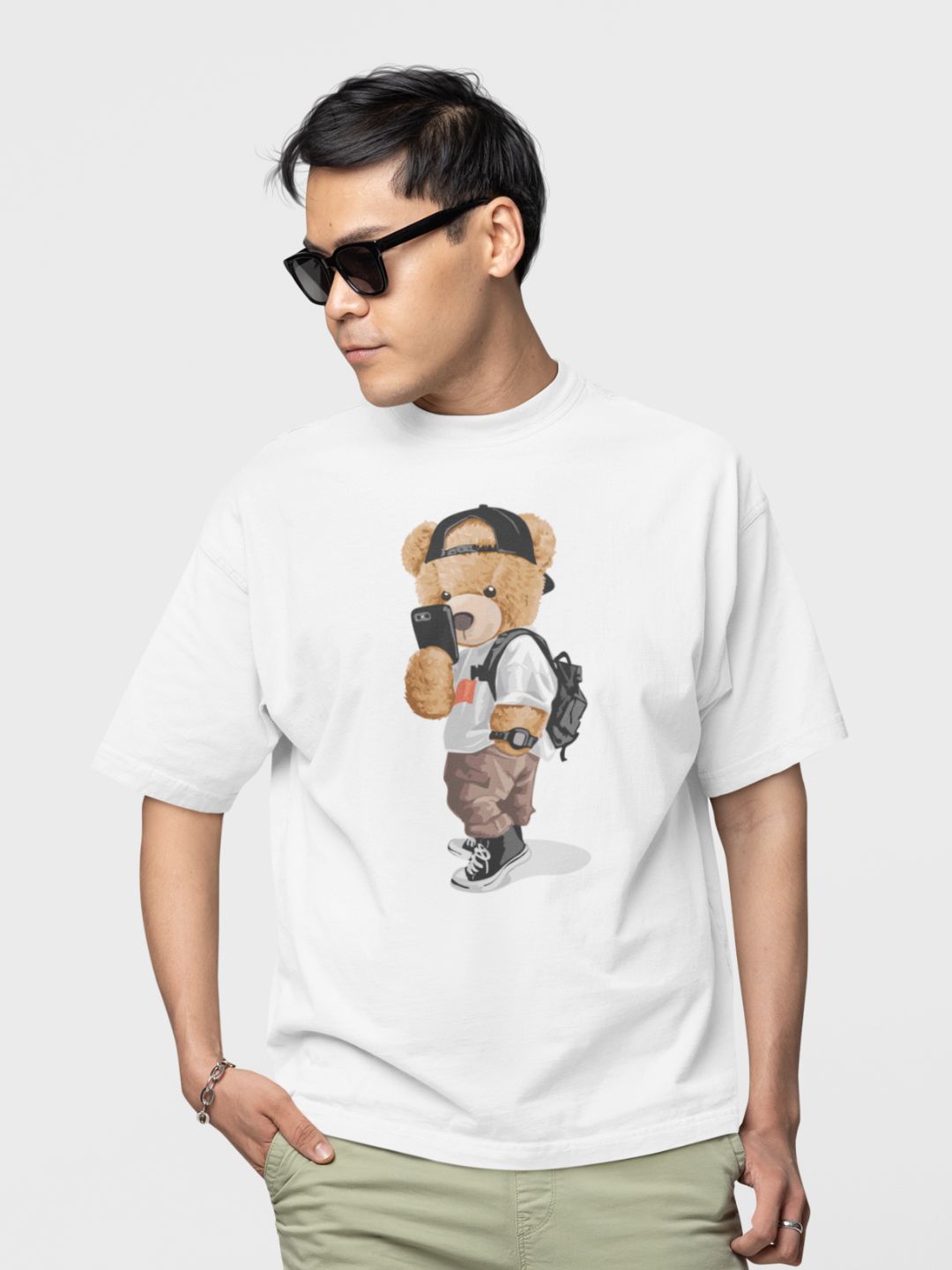 Teddy On Selfie Mode Unisex Oversized T-Shirt